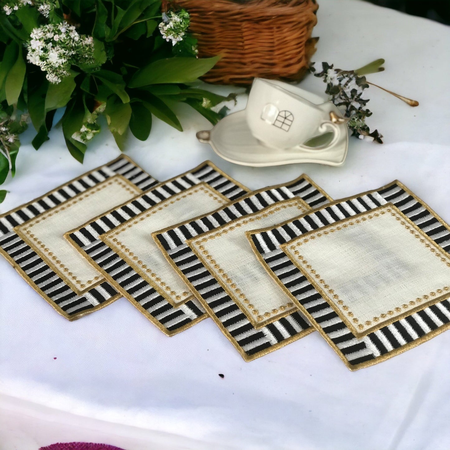 Mackenzie Dama 4-Piece Cocktail Serving Napkins with Hand Embroidery
