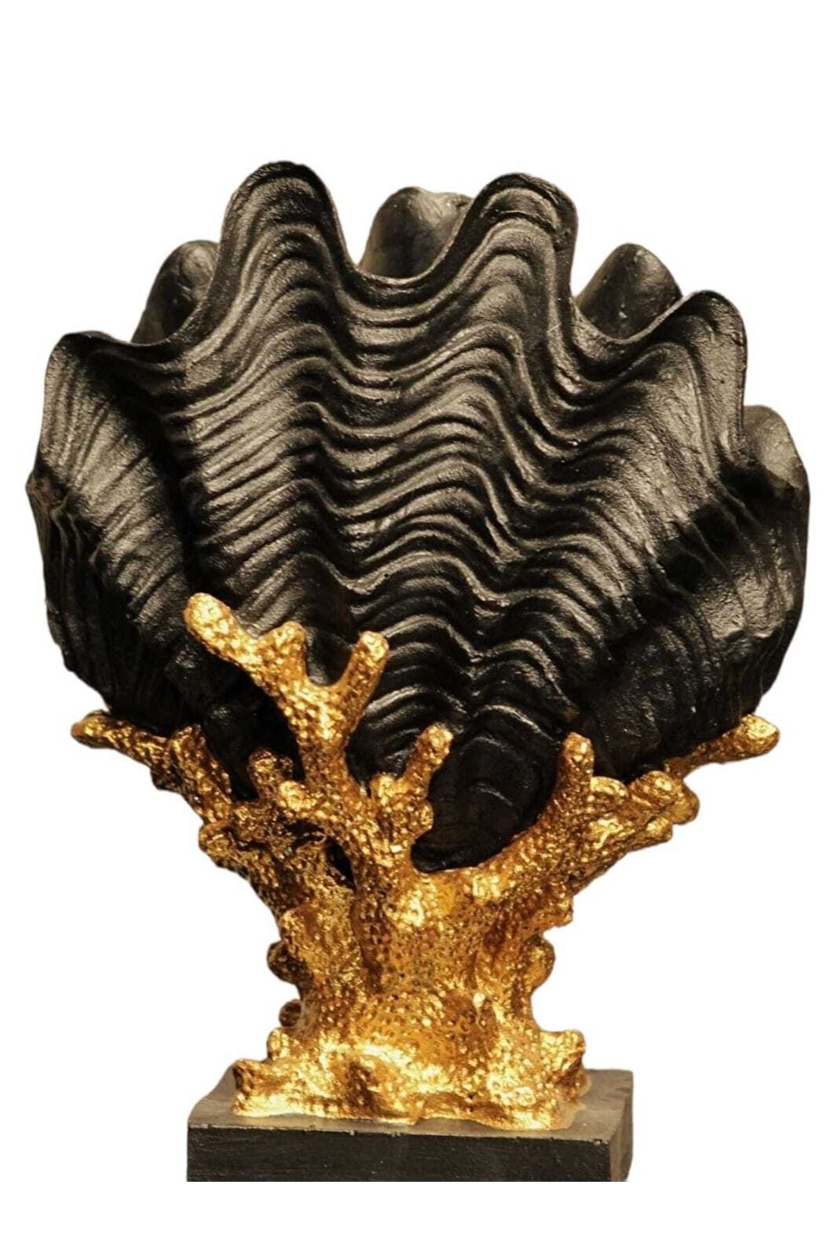 Oyster Vase with Coral - Figurine