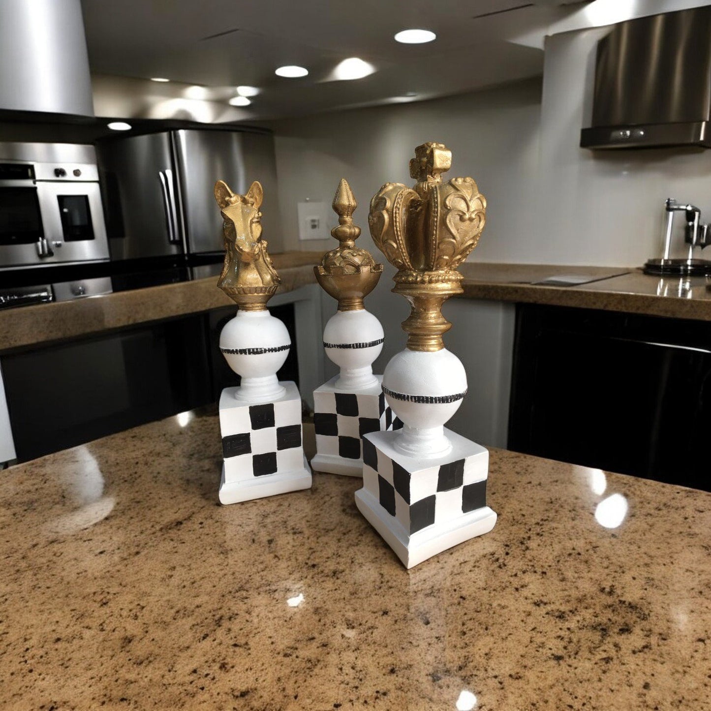 Chess Set, King Queen Knight Mackenzie, Checkered Chess Set