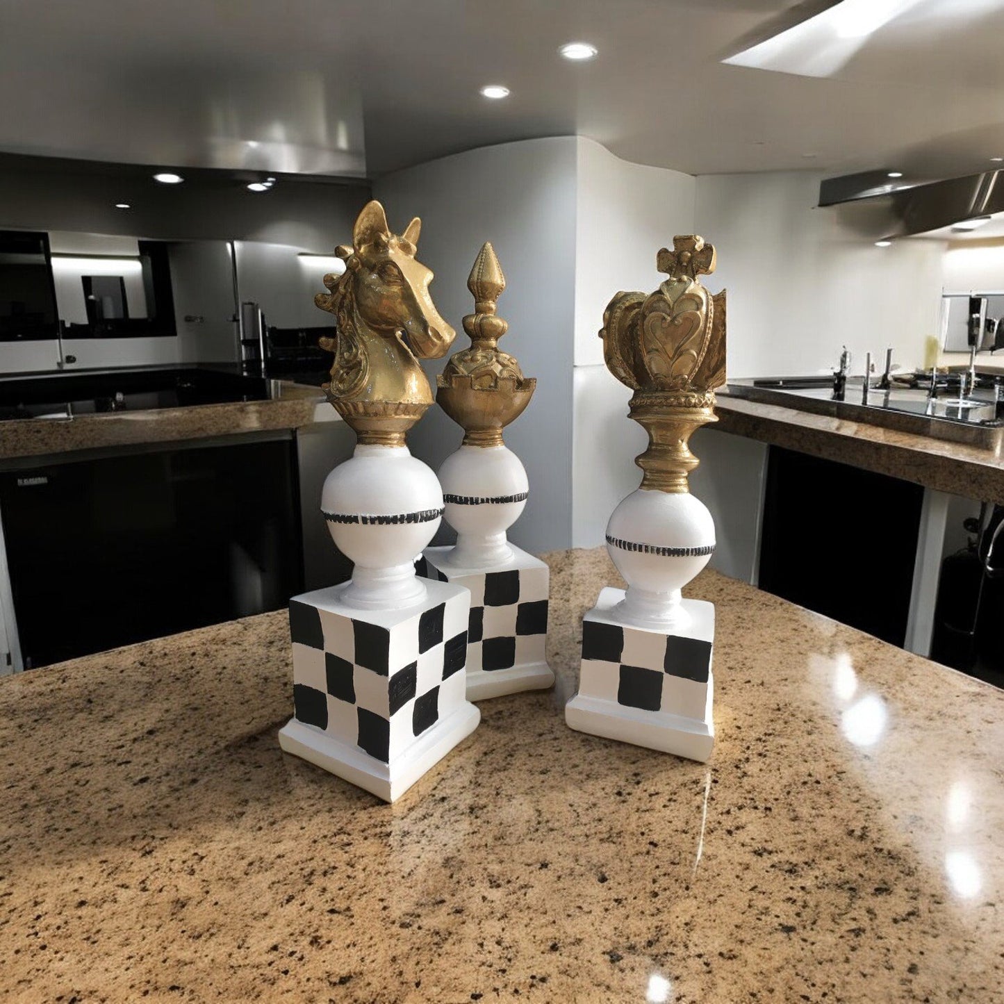Chess Set, King Queen Knight Mackenzie, Checkered Chess Set