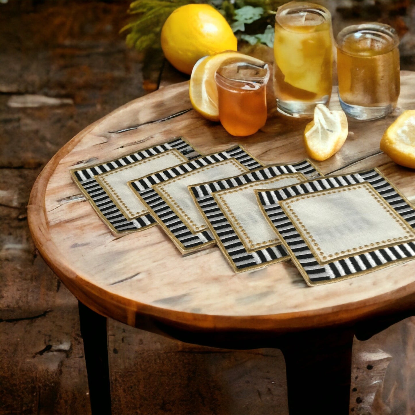 Mackenzie Dama 4-Piece Cocktail Serving Napkins with Hand Embroidery